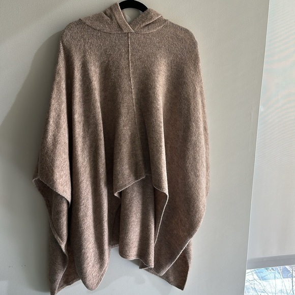 NWT Alice and Olivia tan cape sweater - Picture 5 of 7